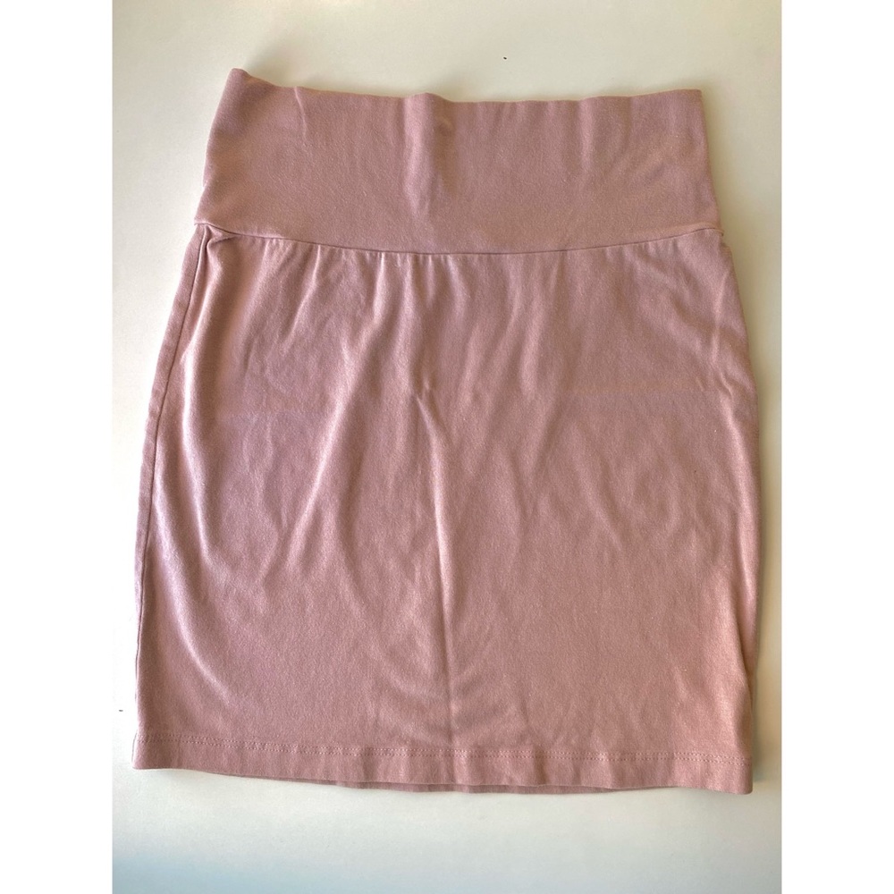 Pink knit skirt